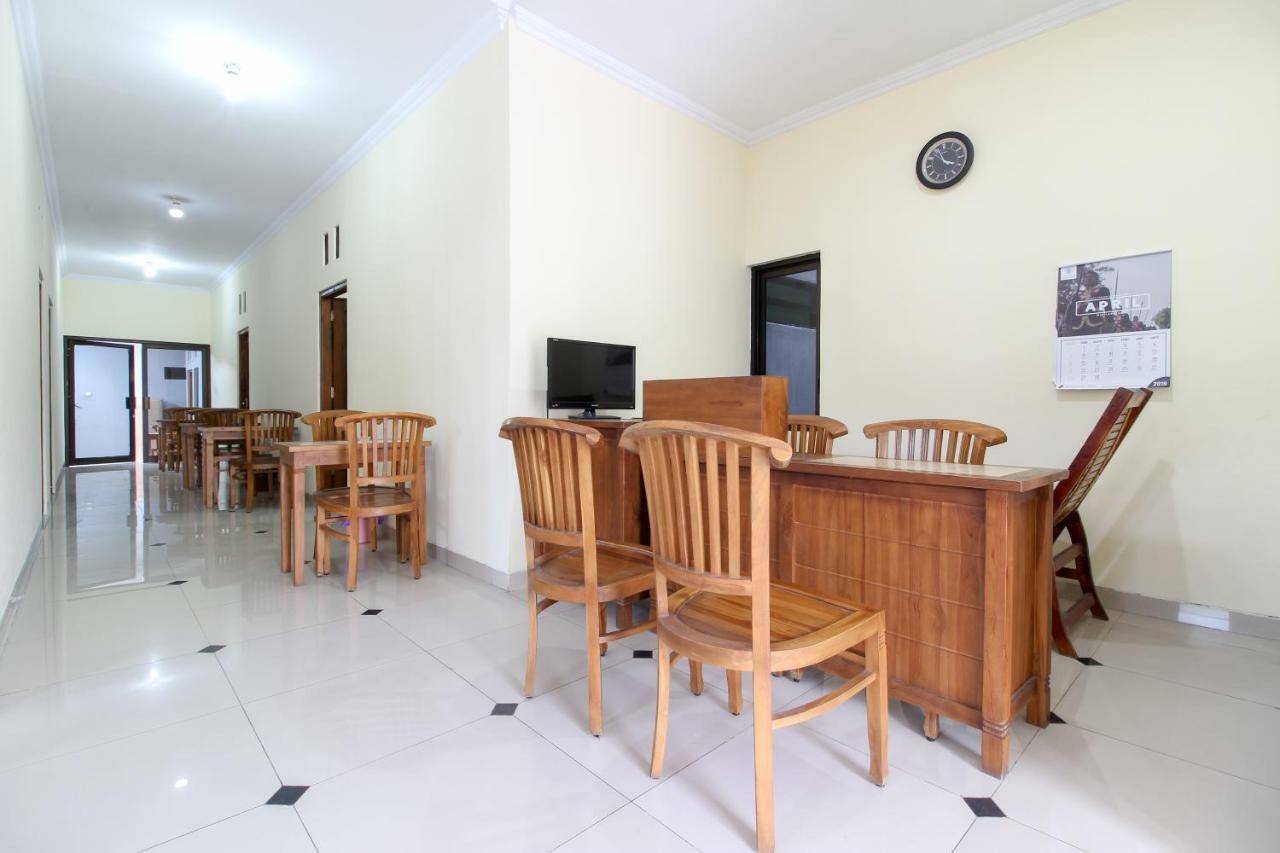 เรดดอร์ซ เนียร์ รูมะฮ์ ซากิต กอนดองจาตูร์ Hotel Maguwo ภายนอก รูปภาพ