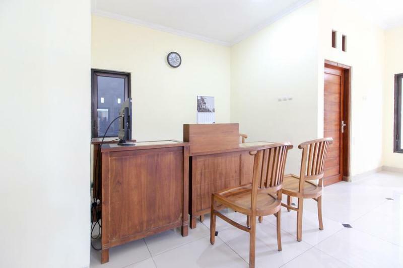 เรดดอร์ซ เนียร์ รูมะฮ์ ซากิต กอนดองจาตูร์ Hotel Maguwo ภายนอก รูปภาพ